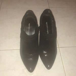 Black High Heels. Size 6.